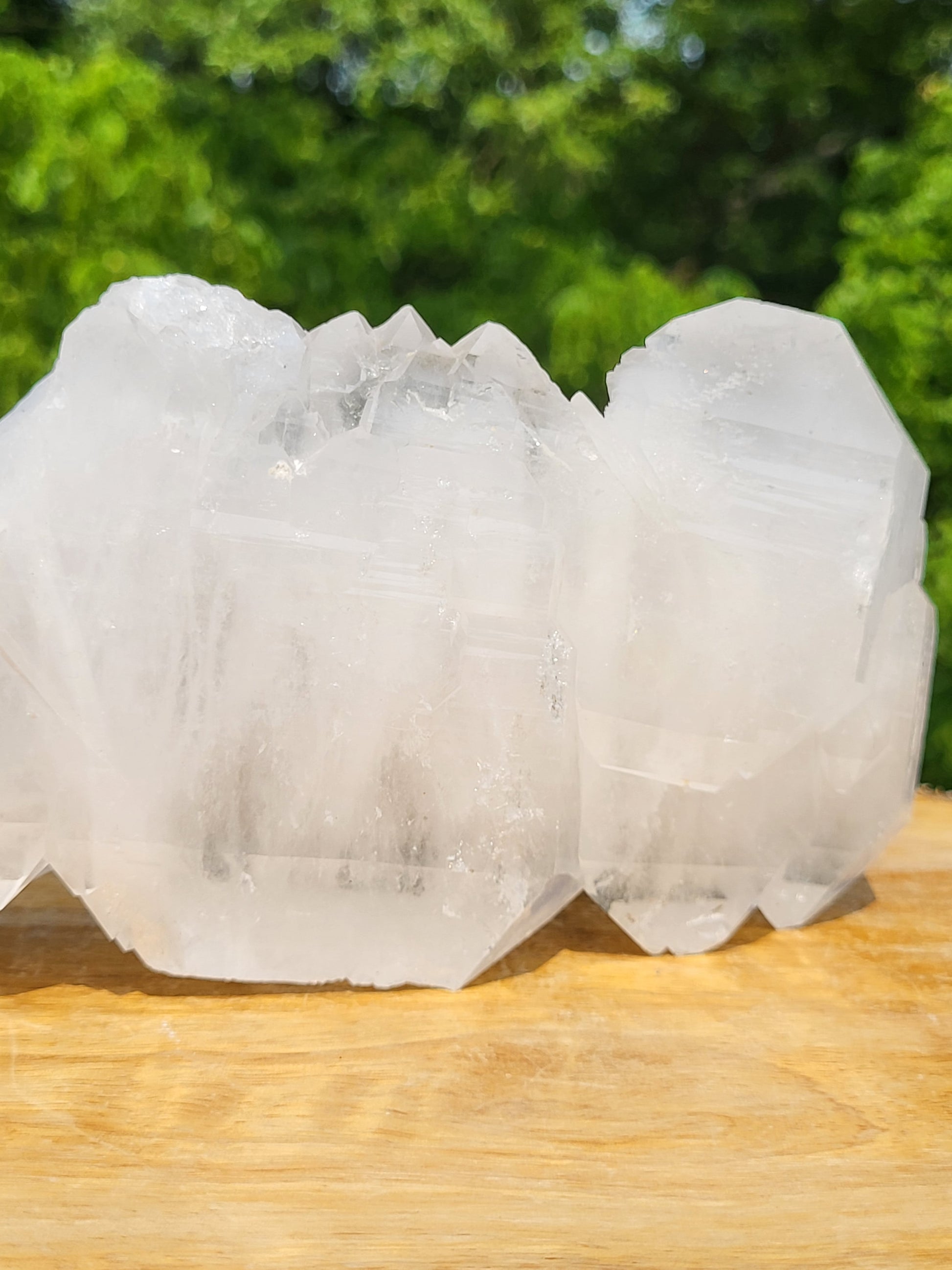 Point formations on large Faden Quartz specimen with "milky" appearance